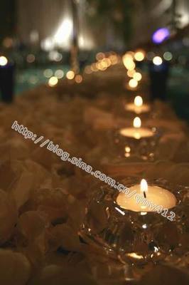 長餐臺(tái)+燭光 水晶燭輝映下的婚禮浪漫盛宴